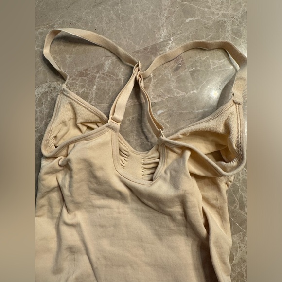 SEAMLESS SCULPT THONG BODYSUIT - Picture 7 of 11